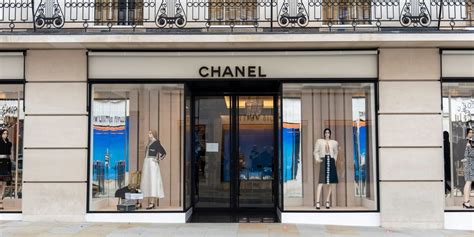 how many chanel stores worldwide